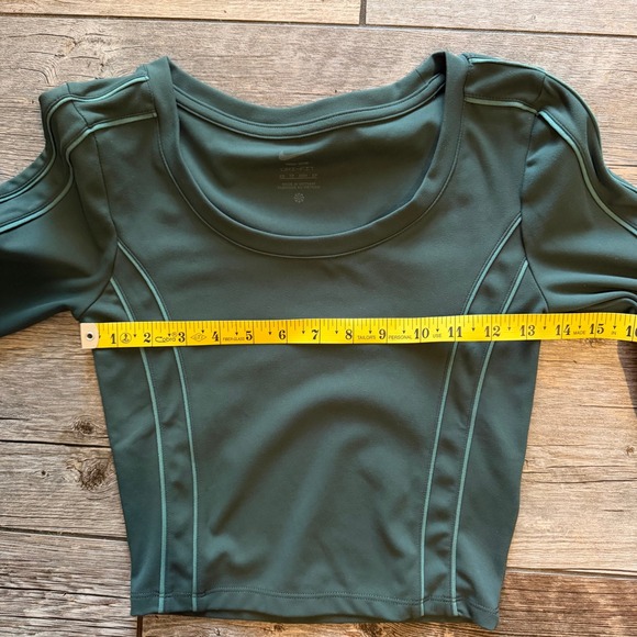 Nike One Dri Fit Long Sleeve Crop Top Green XS Athletic Athleisure - Picture 9 of 9